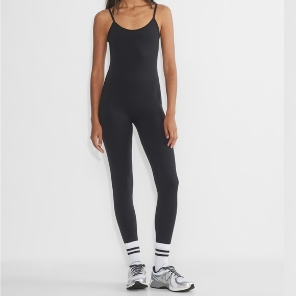 Aritzia Babaton Black Leotard Sleeveless Jumpsuit Size Small Stretchy V-Neck